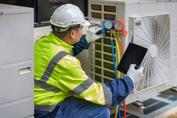 Professional Hvac technician working in Hometown, IL